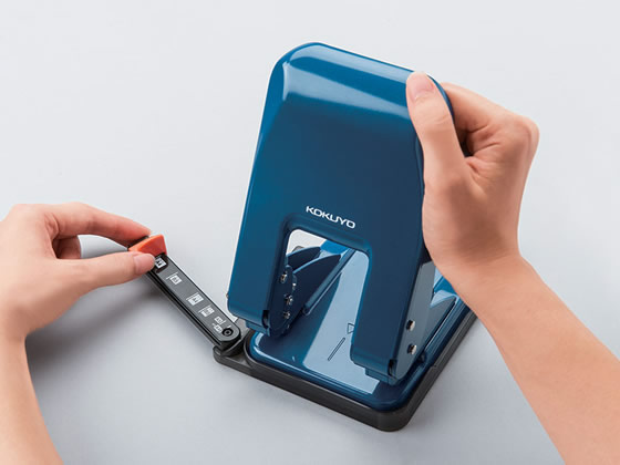 コクヨ 2穴パンチ〈ラクアケ〉52枚対応 青 PN-G52Bが2,464円 通販