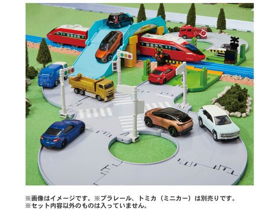 トミカ どうろセット３種類＋橋脚・どうろ等30点以上追加 トミカ どうろセット3種類＋橋脚・どうろ等30点以上追加 トミカ